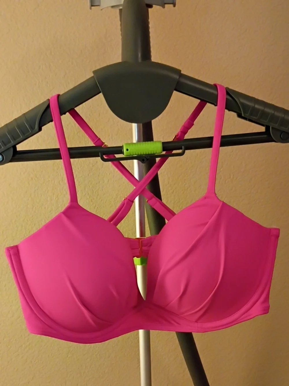 smart & sexy Hot Pink Padded Bikini Top with Convertible Straps Size 36D